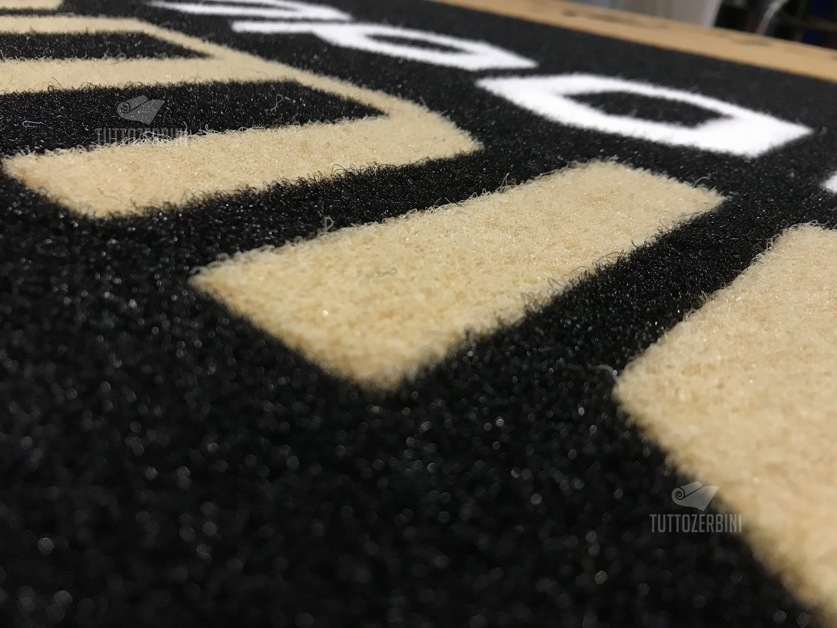 Zerbino personalizzato intarsiato a mano in cocco sintetico - #6868