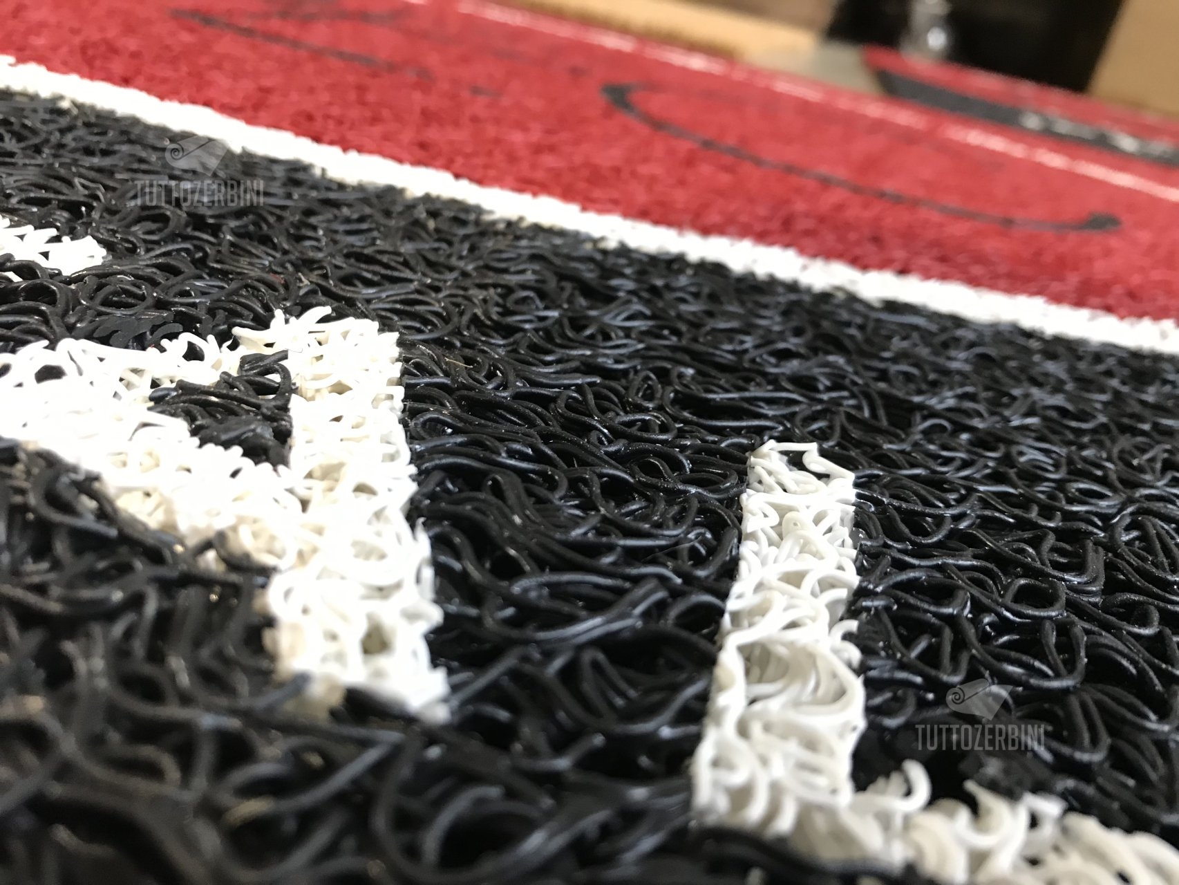 Zerbino personalizzato intarsiato a mano in ricciolo di vinile - #6861