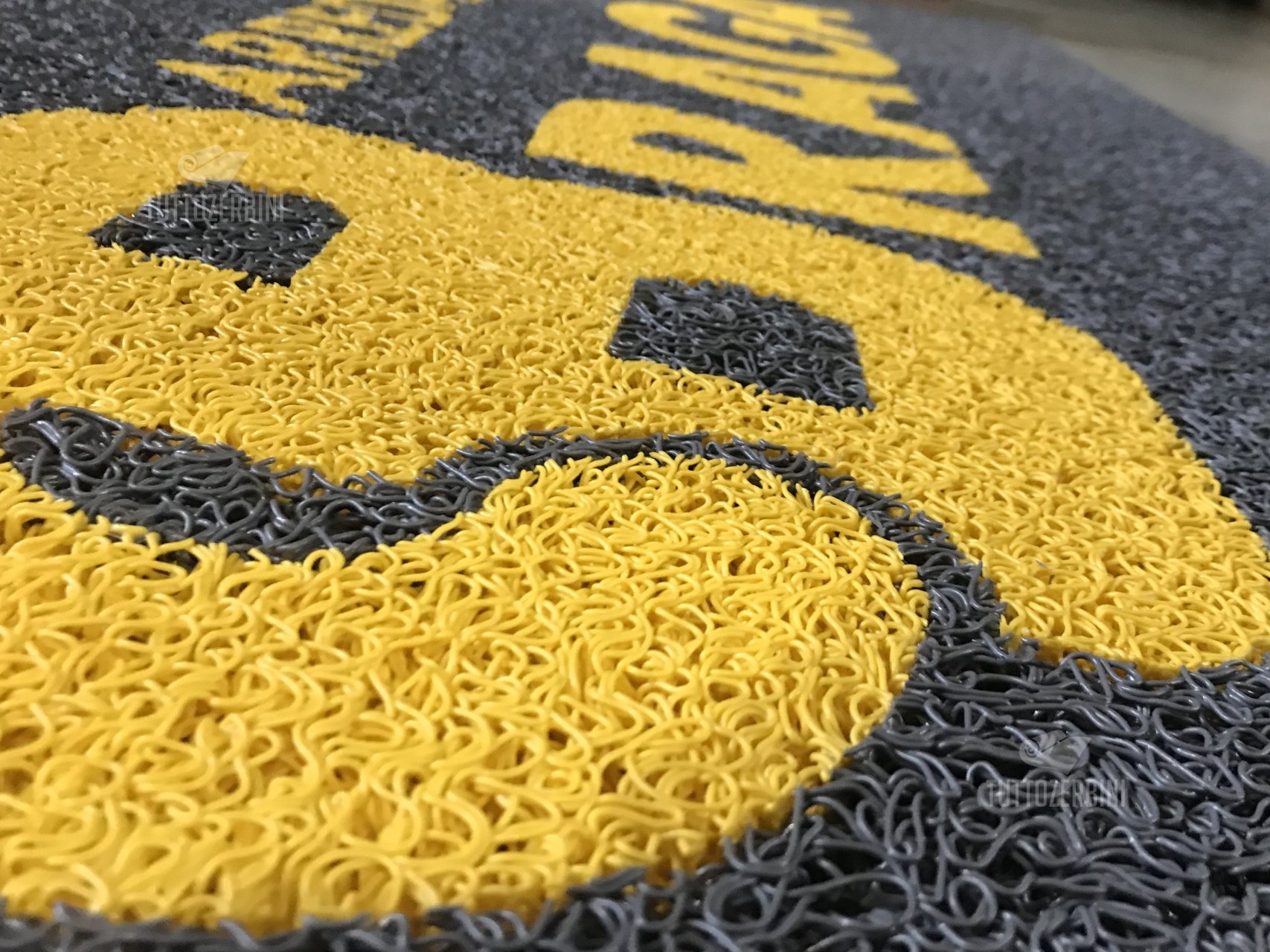 Zerbino personalizzato intarsiato a mano in ricciolo di vinile - #7068