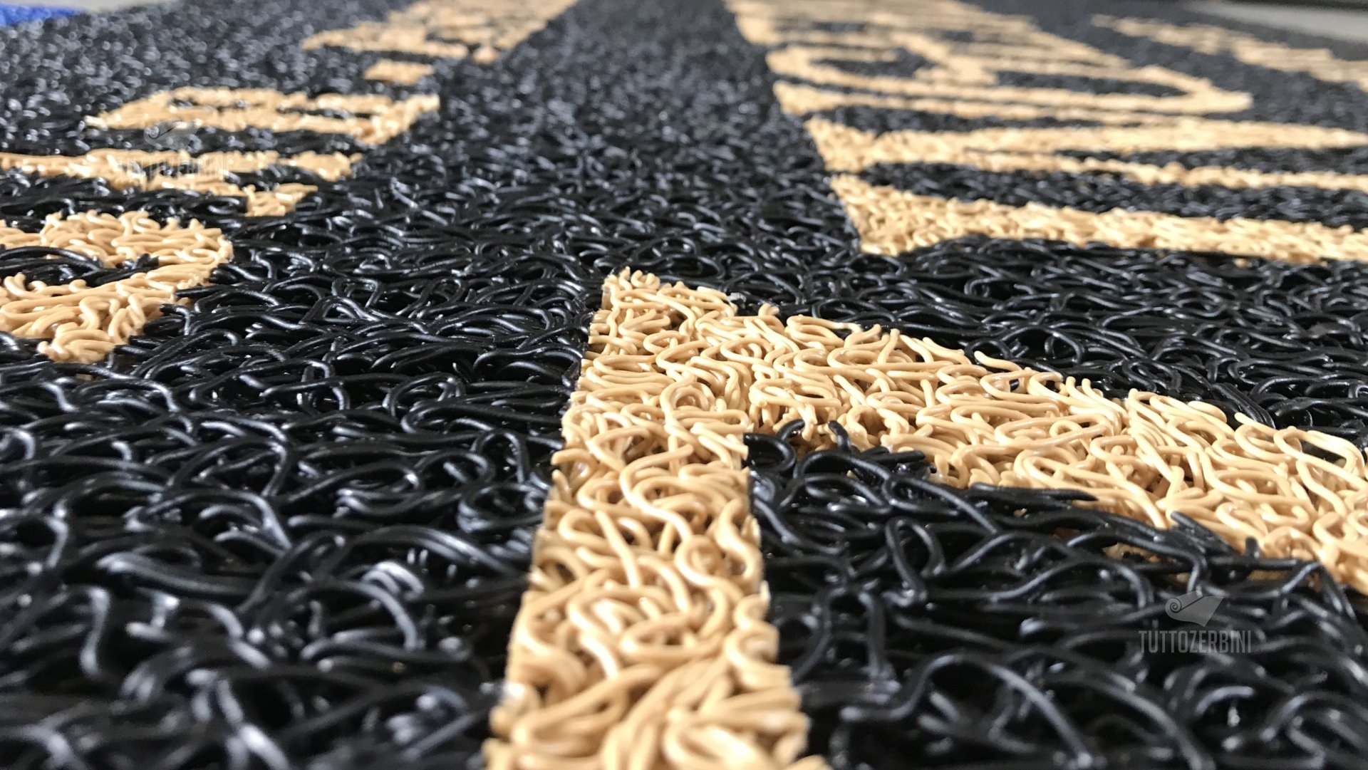 Zerbino personalizzato intarsiato a mano in ricciolo di vinile - #7185