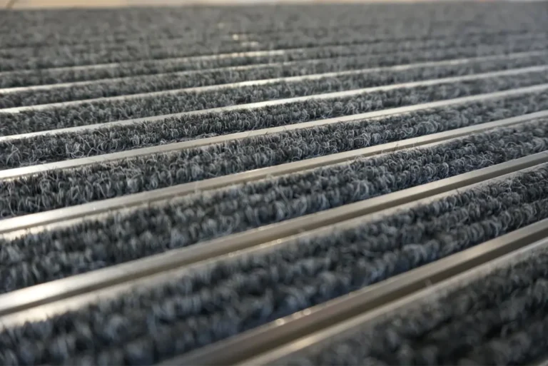Tappeto tecnico in alluminio con inserti in feltro